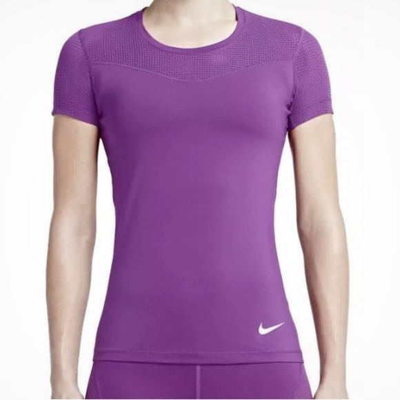 Nike Hyper Cool Size M Training Purple Mesh Back Women’s Athletic Shirt running - Picture 1 of 7